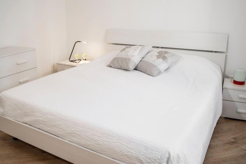 B&B Gocciadoro 26 Nuovo, Climatizzato, Zona Ospedale, Posto Auto Trente Buitenkant foto